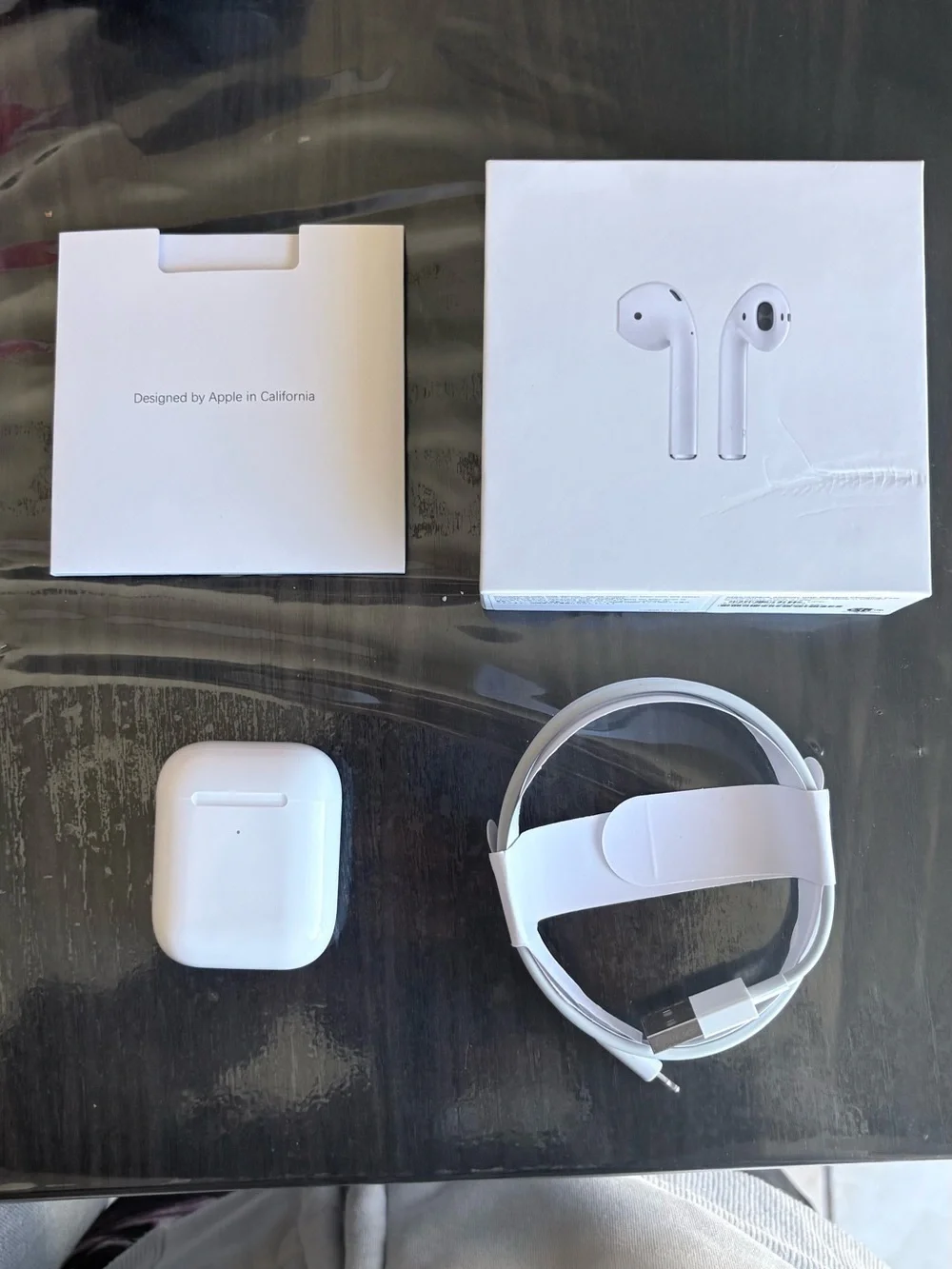 Apple White AirPods with Charging Case and Lightning Cable